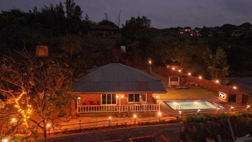 Mahabaleshwar Villa | Lifeline Villas - Luxurious Hideaway Near Mahableshwar Market With Valley View From Pool
