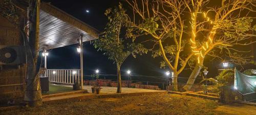 Mahabaleshwar Villa | Lifeline Villas - Luxurious Hideaway Near Mahableshwar Market With Valley View From Pool