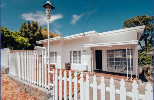 Albany House | Light and bright 3 bedroom house with harbour views