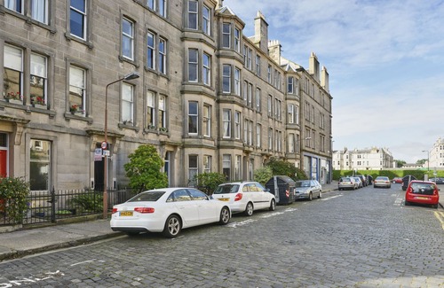 Comely Bank Apartment | Light and spacious apartment, ideal for groups and families, close to centre