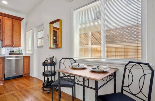 Hillcrest House | Light & Bright 1BR, 2 mins to Zoo!