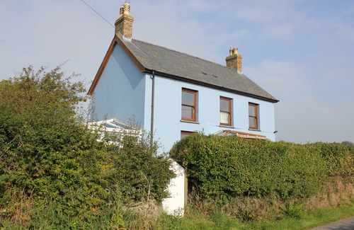 Tan-y-groes House | Light, cosy Edwardian cottage near West Wales Coast Path, Llangrannog