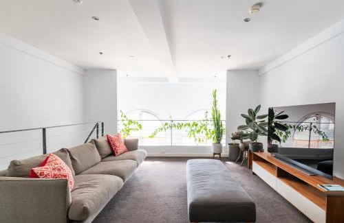 Prahran Apartment | Light-Filled Converted Warehouse 2 Bedroom Apartment in Prahran