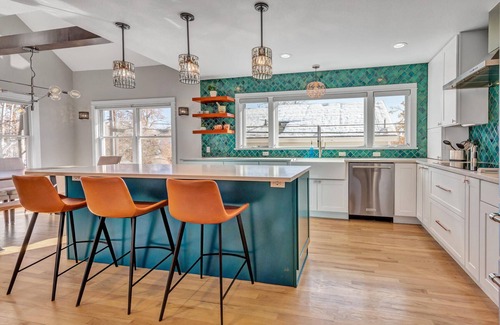 Whittier House | Light Filled Home with Flatiron Views. Walk to Pearl Street Mall