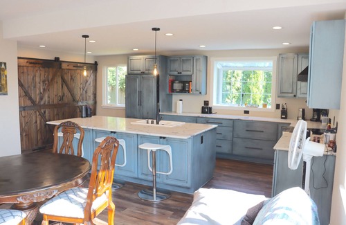 Stevens House | Light-filled, very quiet & newly remodeled house in Madison Valley