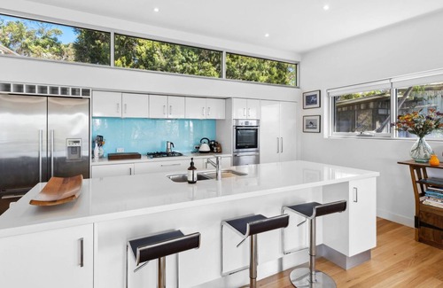 Lorne House | Light House - A tranquil retreat harmonizing with nature.