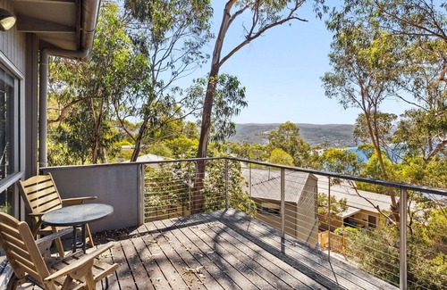 Lorne House | Light House - A tranquil retreat harmonizing with nature.
