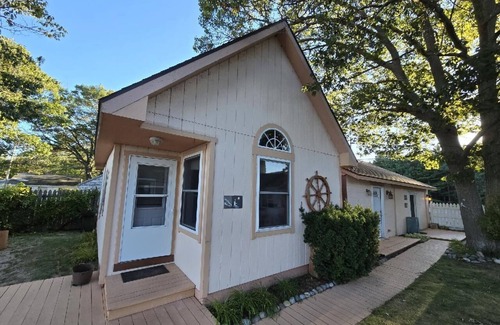 Oscoda Cabin | Lighthouse Inn Cottage, Lighthouse Cottage Comfortable
