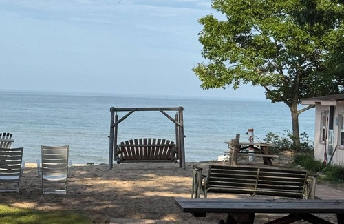 Oscoda Cabin | Lighthouse Inn Cottage, Lighthouse Cottage Comfortable