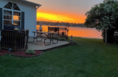 Lake Odessa Cottage | Lighthouse On the Bay