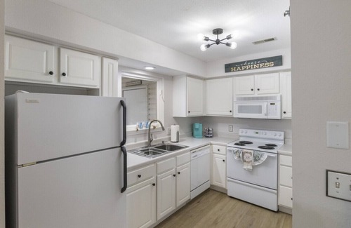 Lakeland Condo | Lighthouse Retreat – Pool, Swim Dock and More!