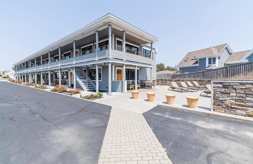 Pine Point Apartment | Lighthouse Suites at Pine Point