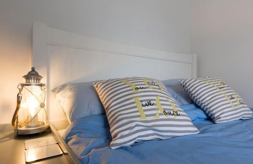 Margate Apartment | Lighthouse View - Apartment by the Sea