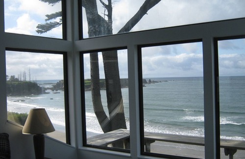 Coos Bay House | Lighthouse Way Ocean View Home