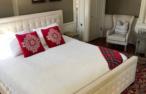 Ligonier Apartment | Ligonier Cozy and Comfortable In-town Location