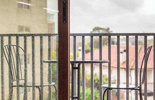 Senhora da Hora Apartment | Liiiving in Matosinhos - Warm Vintage Apartment