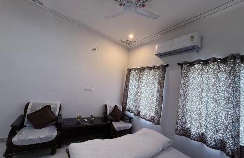 Sangole Apartment | Liitle Pichola Home stay