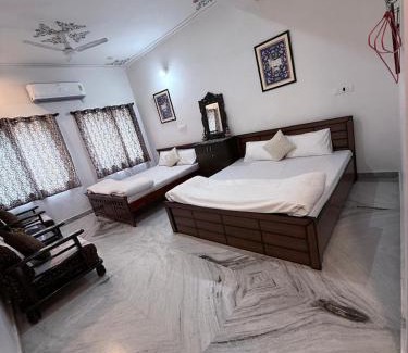 Sangole Apartment | Liitle Pichola Home stay
