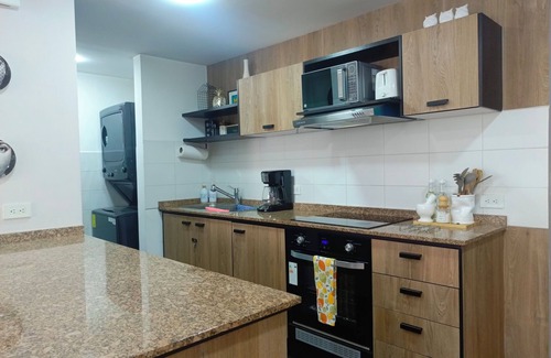La Mariscal Apartment | LIKE a HOME: Queen&Full Beds + Balcony + Parking - 7thFLOOR
