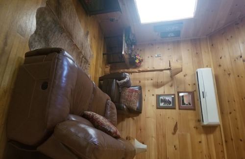 Broken Bow Cabin | 'Lil Bear" quiet 1bd cabin in Broken Bow lake area. Beavers Bend State Park.