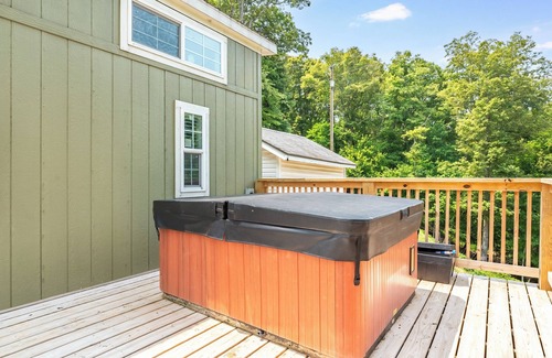 Siloam Springs Cottage | Lil' Cottage in the Woods