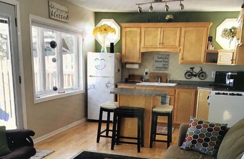Clear Lake Cottage | Lil Cottage on the Chain!