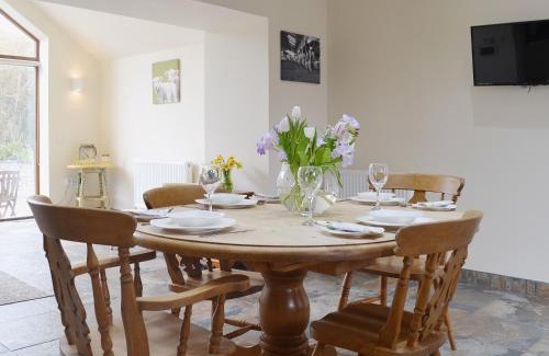 Llanfachraeth House | Lili Wen