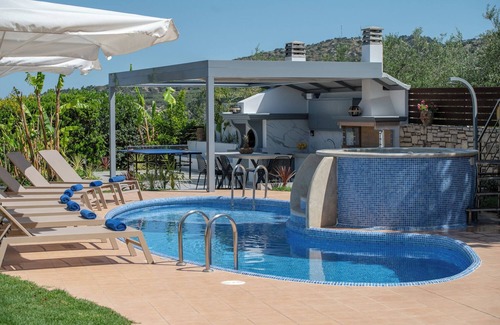 Dafni Villa | Lilium Villa, Total privacy, outdoor spa whirlpool, close to beach & shops