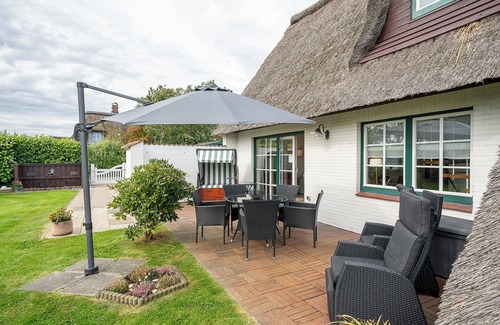St. Peter-Ording House | Lille Dröm - Thatched roof house in a great location in the Ording district.