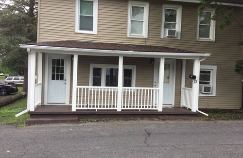 Glasco House | Lilly’s Place is cozy and relaxing every room has it’s own unique style.