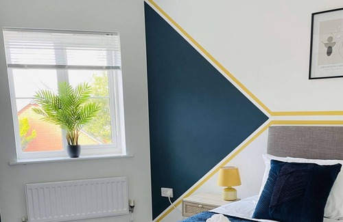 Swindon Other | Limefield - 3 Bedroom House, Free Parking, WIFI & Netflix