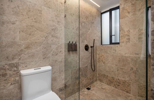 Zona Rosa Hotel | LIN Hotel Standar suite with AC near Provence