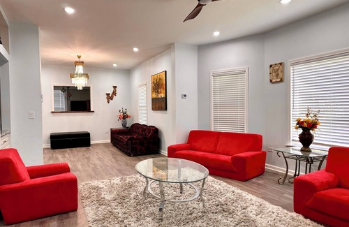North Chicago House | Lincoln Ave Home By Naval Base!