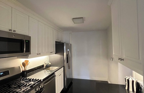 Lincoln Square Apartment | Lincoln Center Oasis - Luxury Apartment