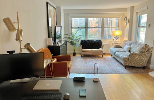 Lincoln Square Apartment | Lincoln Center Oasis - Luxury Apartment