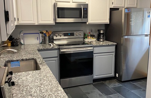 Lincoln Condo | Lincoln/White Mnt spacious 2Br/2Ba-King bed-A/C-Monthly rental