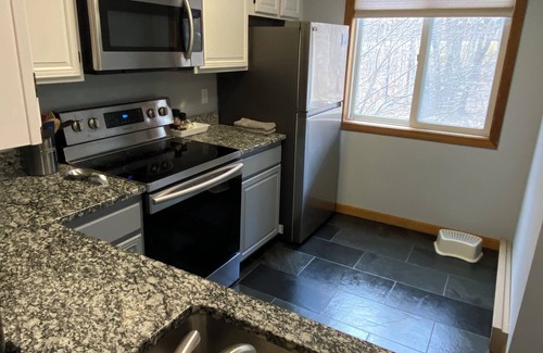 Lincoln Condo | Lincoln/White Mnt spacious 2Br/2Ba-King bed-A/C-Monthly rental