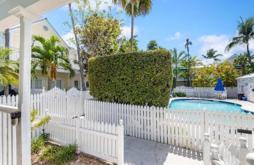 Bahama Village House | Linger Longer by AvantStay Key West Walkable Gated Community Shared Pool Week Long Stays Only