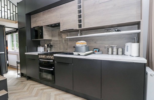 Keswick Cottage | LINGY LUXURY FAMILY POD, pet friendly, with a garden in Keswick