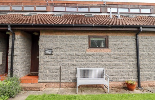 Embleton Cottage | LINKS VIEW, pet friendly, with a garden in Embleton