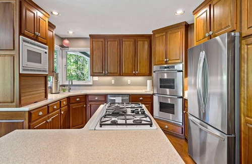 Frank House | Linville Mountain Sanctuary: Light-Filled Home With Epic Views; Disc golf course