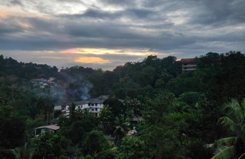 Peradeniya House | Lion Resort Kandy