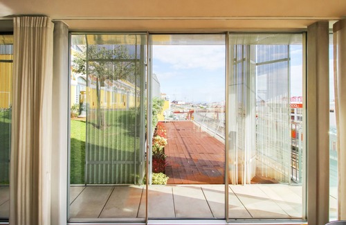 Lisbon Old Town Apartment | Lisbon Luxury Design Apartment with River Viewn