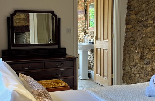 South Leigh Other | Listed Farmhouse on the edge of the Cotswolds