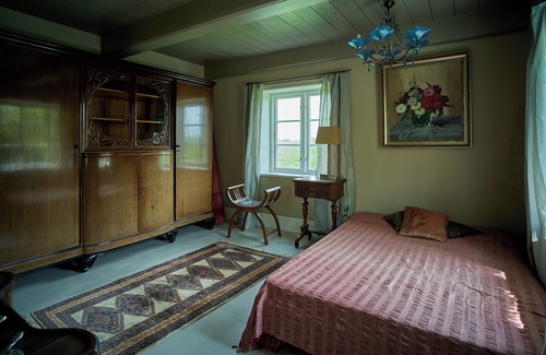 Garding House | Listed thatched roof property in a quiet, secluded location