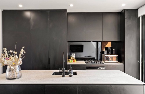 Hepburn Springs House | Lithic House stylish and modern with lovely bush setting