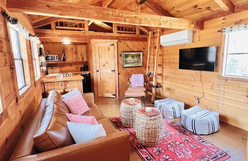 Marble Falls Cabin | Little Arrow: Cozy Getaway with Lakeside Charm!