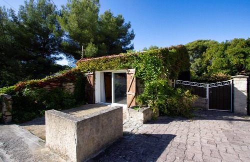 La Ciotat Ski Chalet | Little Briandière. House, Air con, garden, WIFI