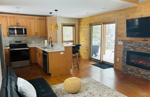 Rhinelander House | Little cabin