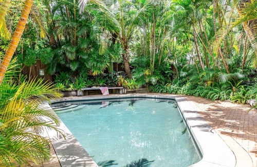 Noosa Heads Apartment | Little Cove Treetops - 3 BEDROOMS - STYLE - BEACH - LOCATION